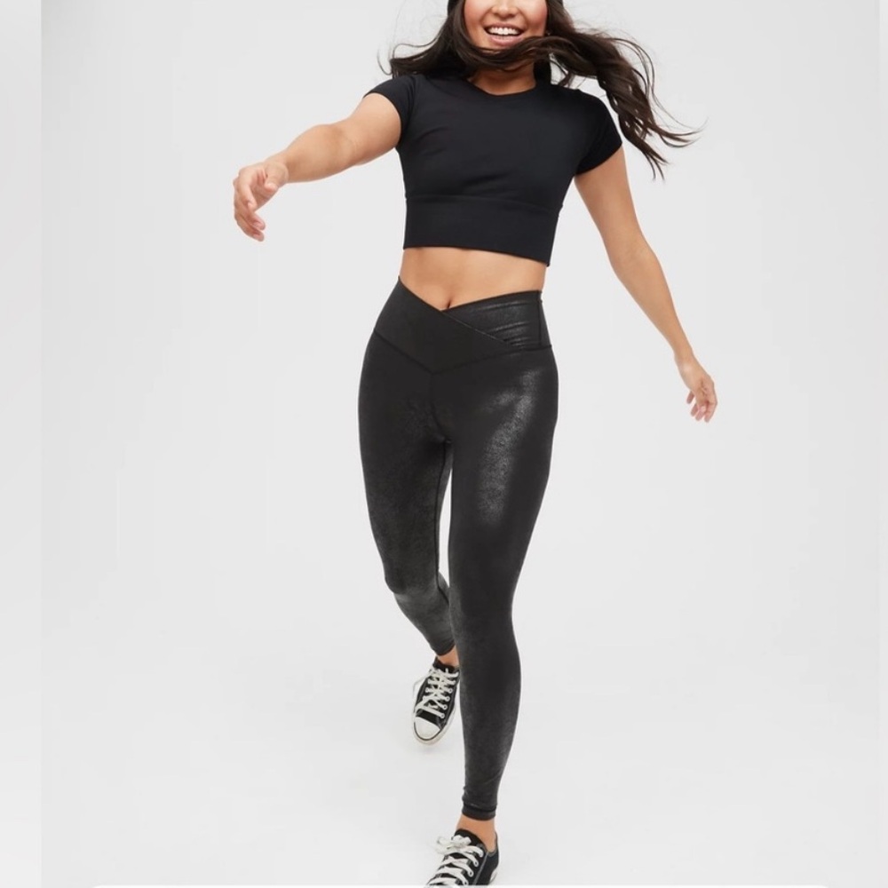 Aerie offline cross cross hip hugger crackle faux leather leggings small black